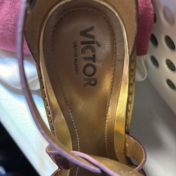 Victor by Victor Alfaro patent leather purple wedge heels 7.5 - Picture 6 of 8